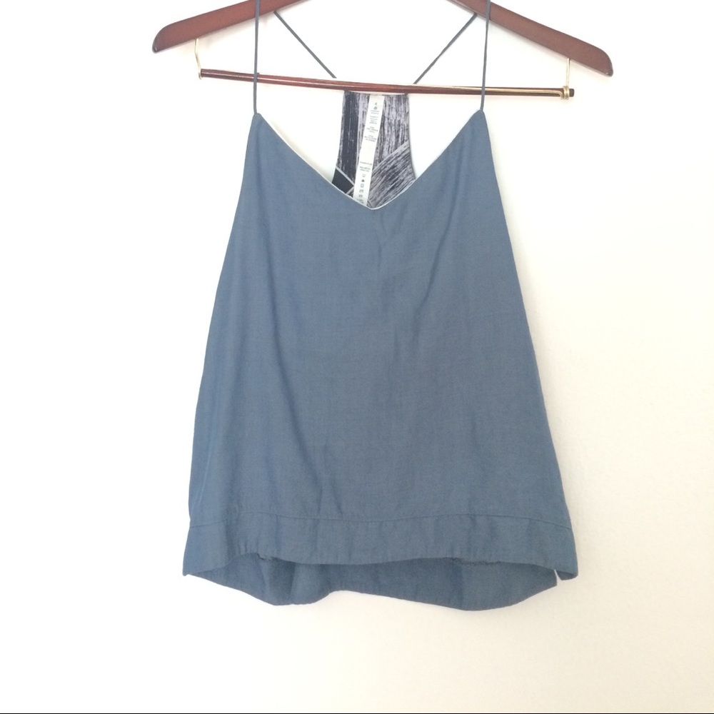 Lululemon wake and flow tank, size 4